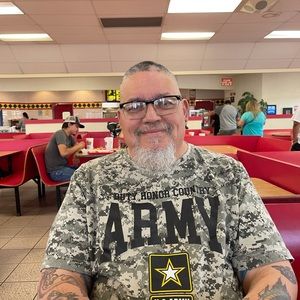 Meet your Posher, Louis